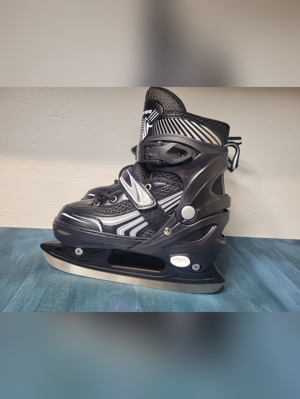 Ice Skates Youth Size M 35-38 Adjustable Long Feng